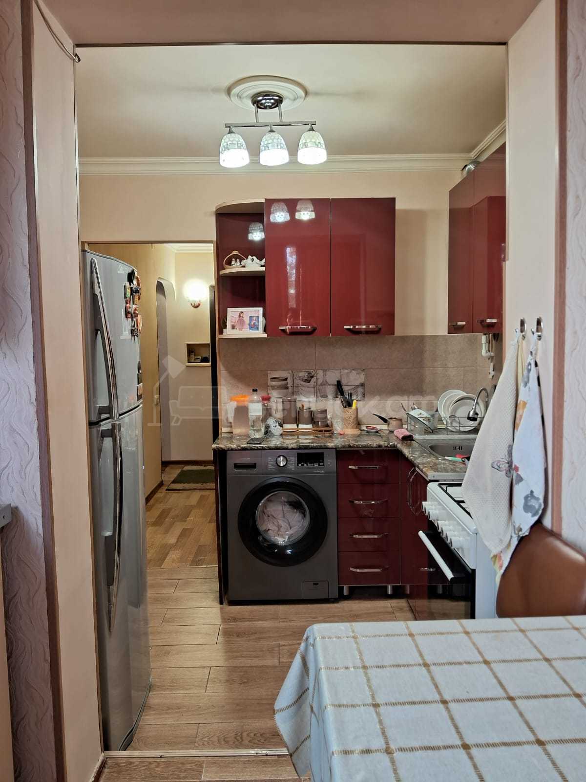 3 Սենյականոց Բնակարան, 74քմ, 2/4 հարկ, Նորմալ Վիճակում