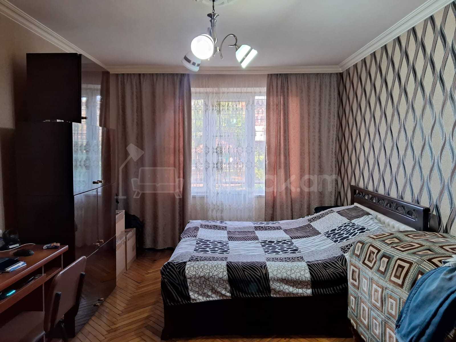 3 Սենյականոց Բնակարան, 74քմ, 2/4 հարկ, Նորմալ Վիճակում