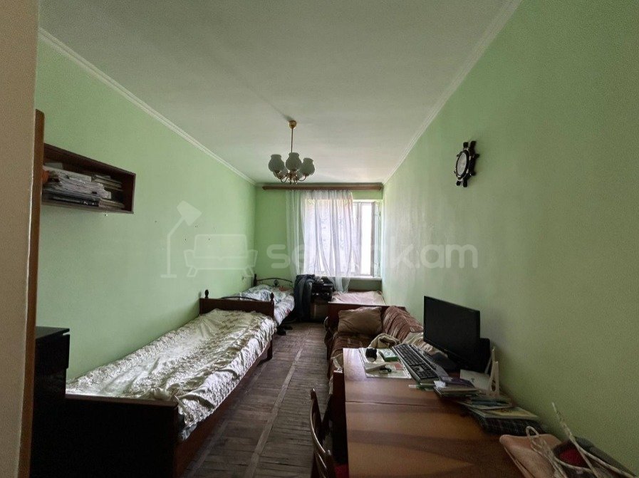 3 Սենյականոց Բնակարան Քարե Շենքում, 64քմ, 4/4 հարկ, Նորմալ Վիճակում