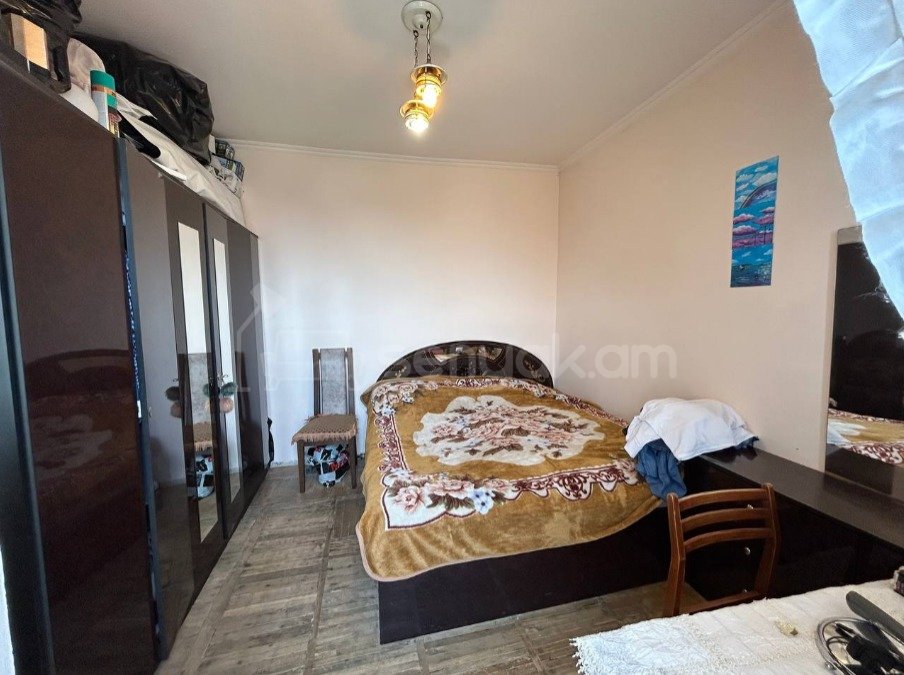 3 Սենյականոց Բնակարան Քարե Շենքում, 64քմ, 4/4 հարկ, Նորմալ Վիճակում