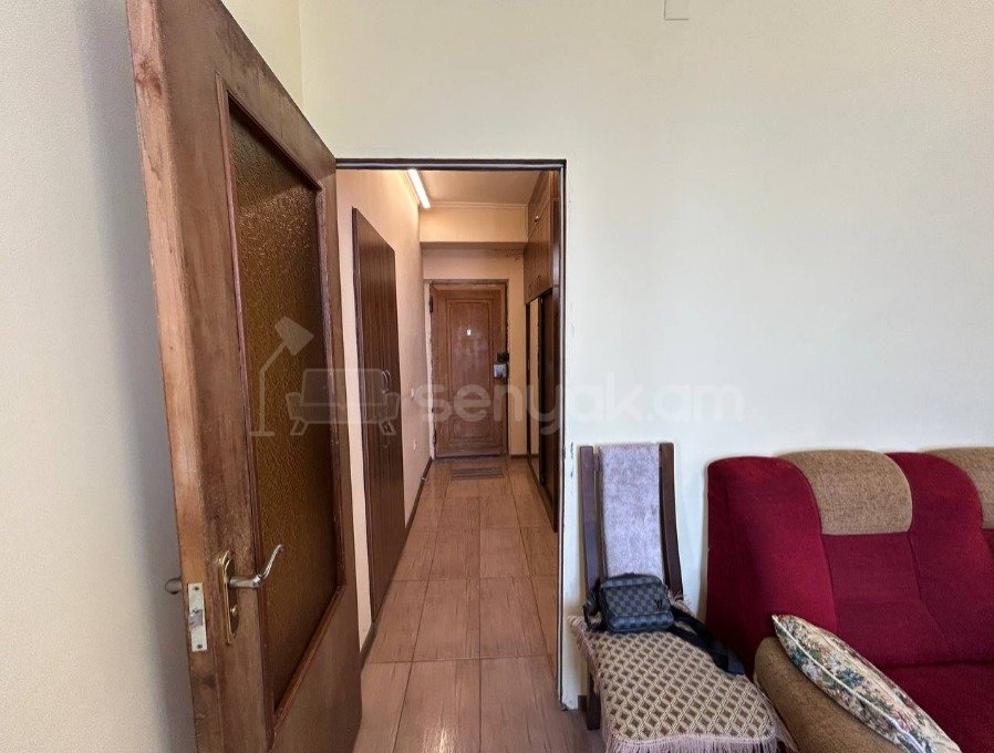 3 Սենյականոց Բնակարան Քարե Շենքում, 64քմ, 4/4 հարկ, Նորմալ Վիճակում
