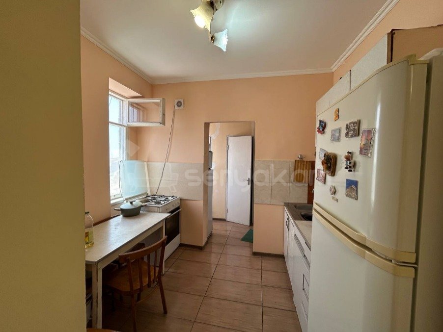 3 Սենյականոց Բնակարան Քարե Շենքում, 64քմ, 4/4 հարկ, Նորմալ Վիճակում