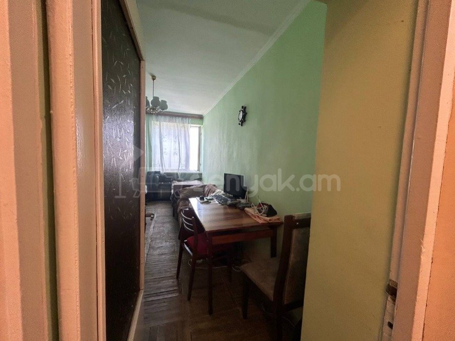 3 Սենյականոց Բնակարան Քարե Շենքում, 64քմ, 4/4 հարկ, Նորմալ Վիճակում