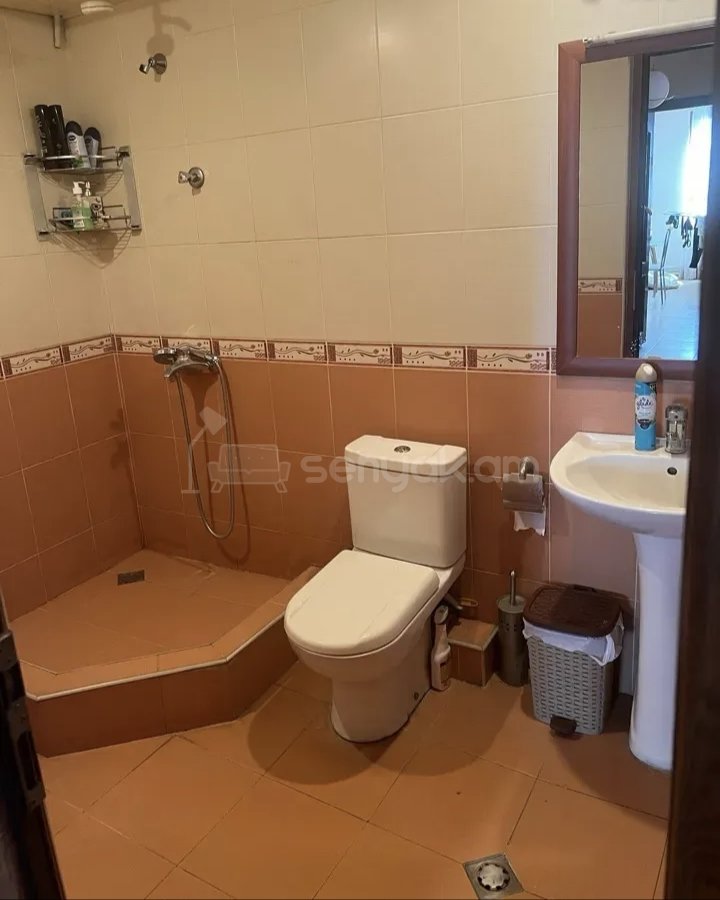 2 Սենյականոց Բնակարան Քարե Շենքում, 56քմ, 10/14 հարկ, Նորմալ Վիճակում, Կահավորված, Արևկող