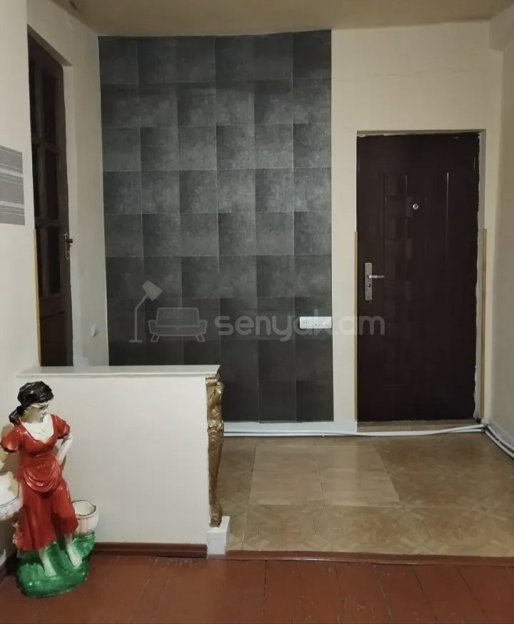 2 Սենյականոց Բնակարան Քարե Շենքում, 60քմ, 2/2 հարկ, Նորմալ Վիճակում, Կահավորված, Արևկող