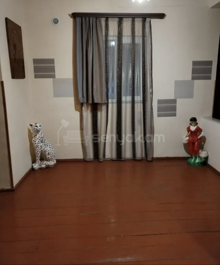 2 Սենյականոց Բնակարան Քարե Շենքում, 60քմ, 2/2 հարկ, Նորմալ Վիճակում, Կահավորված, Արևկող