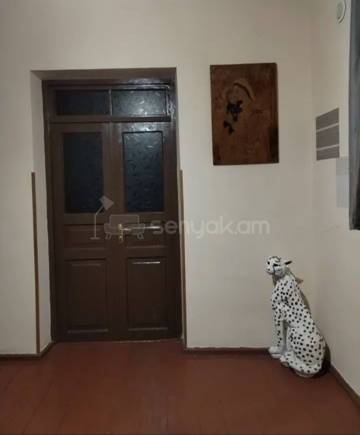 2 Սենյականոց Բնակարան Քարե Շենքում, 60քմ, 2/2 հարկ, Նորմալ Վիճակում, Կահավորված, Արևկող