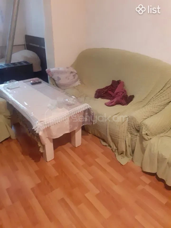1 Սենյականոց Բնակարան Քարե Շենքում, 38քմ, 1/5 հարկ, Նորմալ Վիճակում, Կահավորված