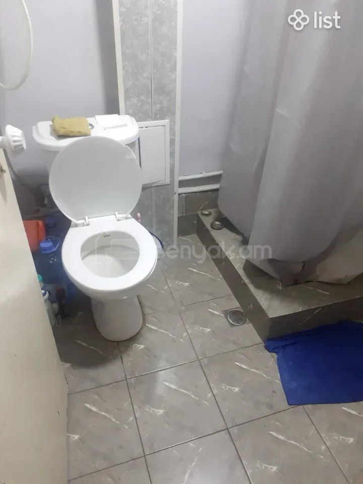 1 Սենյականոց Բնակարան Քարե Շենքում, 38քմ, 1/5 հարկ, Նորմալ Վիճակում, Կահավորված