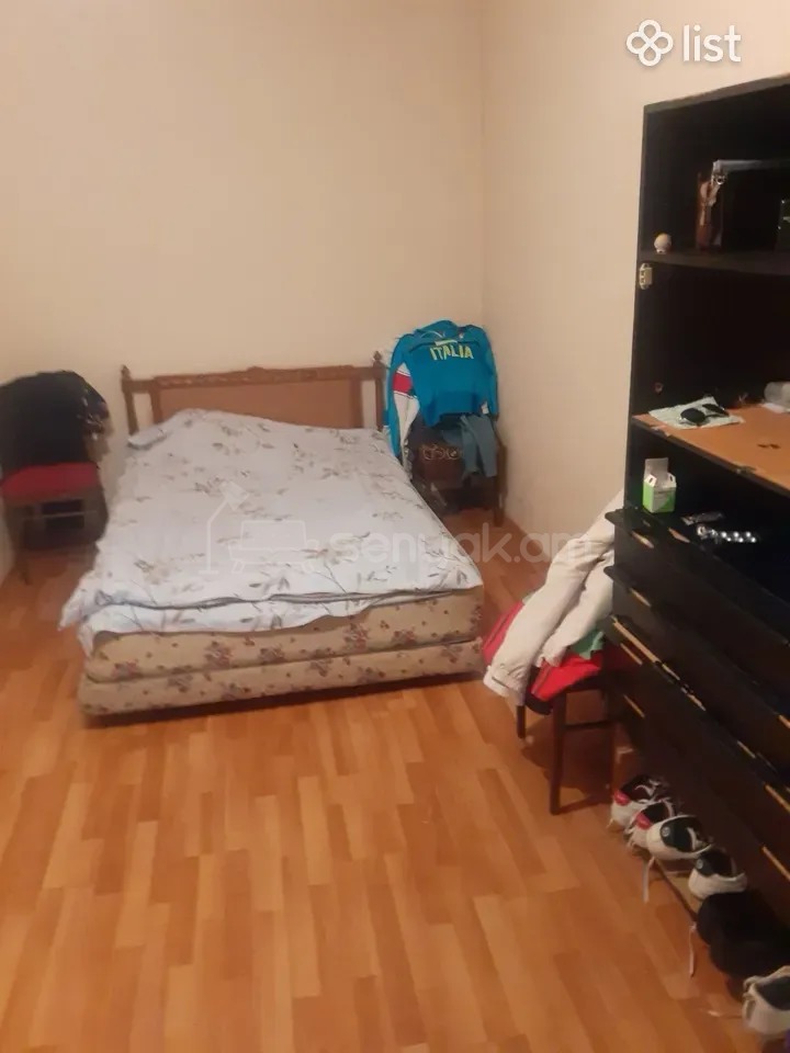 1 Սենյականոց Բնակարան Քարե Շենքում, 38քմ, 1/5 հարկ, Նորմալ Վիճակում, Կահավորված