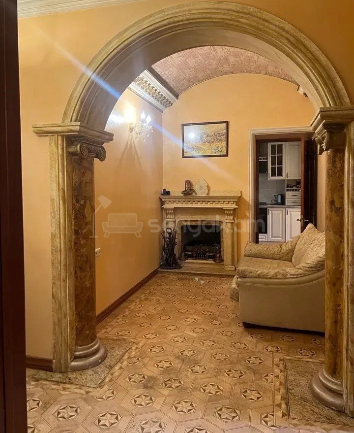 4 Սենյականոց Բնակարան Քարե Շենքում, 126քմ, 2/3 հարկ, Դիզայներական Վերանորոգված