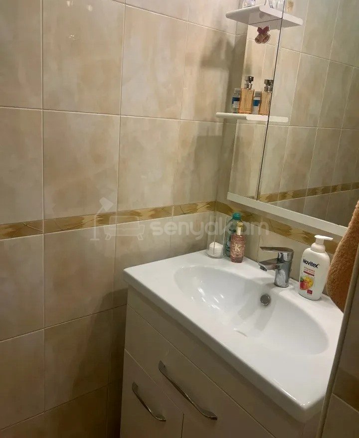 4 Սենյականոց Բնակարան Քարե Շենքում, 126քմ, 2/3 հարկ, Դիզայներական Վերանորոգված