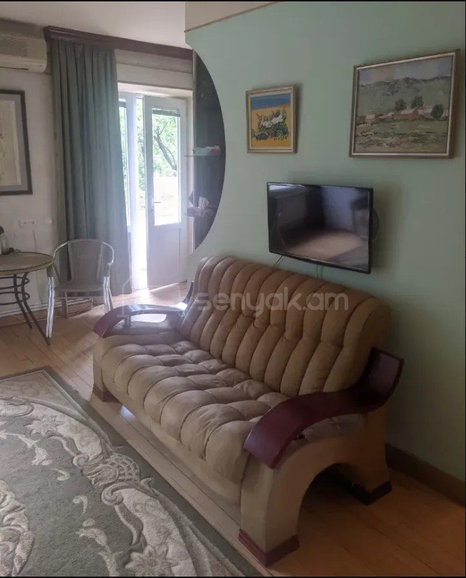 3 Սենյականոց Բնակարան Քարե Շենքում, 60քմ, 3/5 հարկ, Կապիտալ Վերանորոգված, Կահավորված