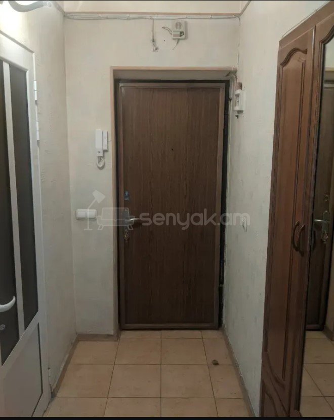 3 Սենյականոց Բնակարան Քարե Շենքում, 60քմ, 3/5 հարկ, Կապիտալ Վերանորոգված, Կահավորված