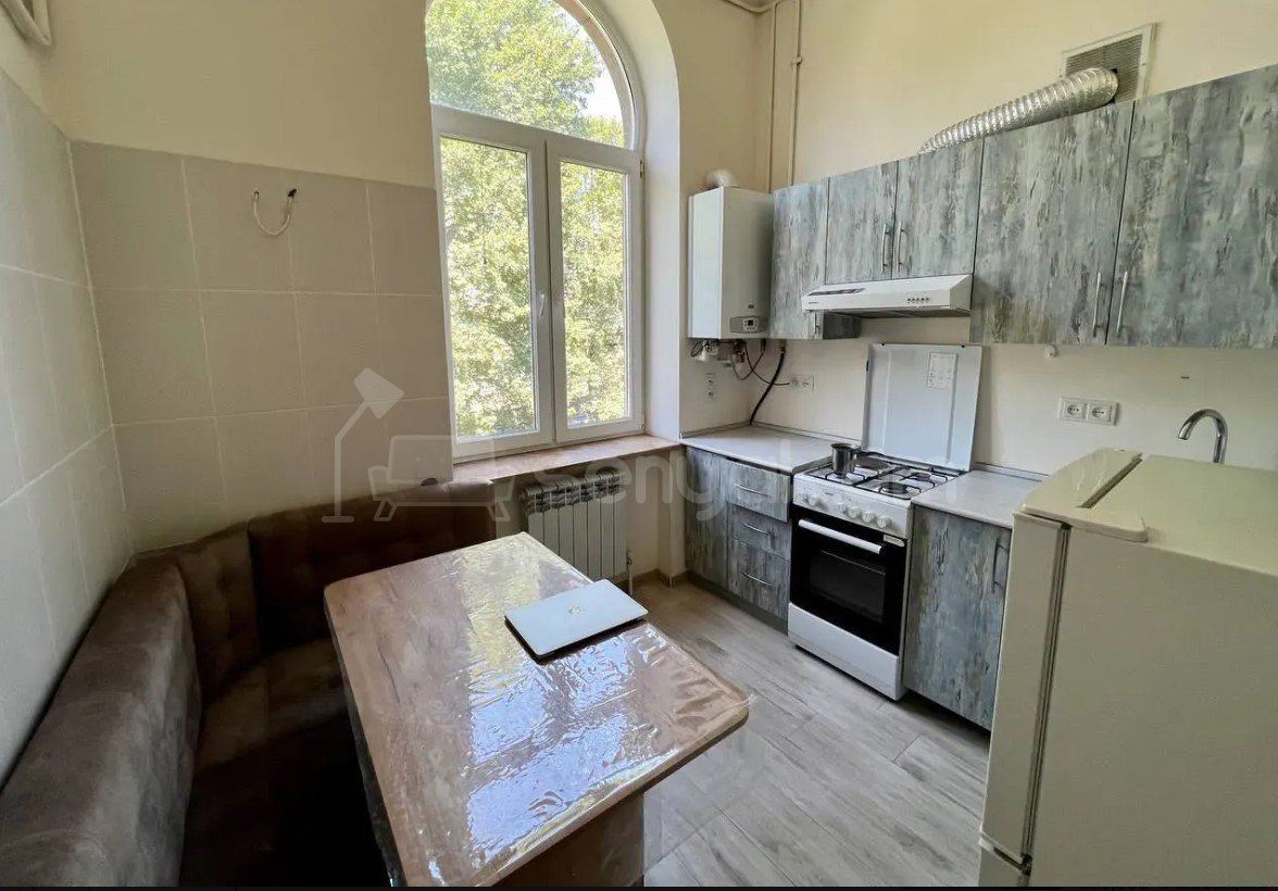 2 Սենյականոց Բնակարան Քարե Շենքում, 55քմ, 3/3 հարկ, Կապիտալ Վերանորոգված, Կահավորված