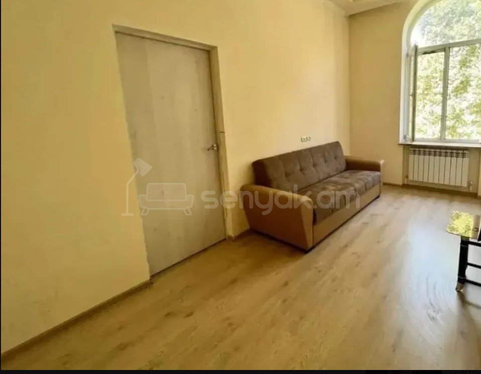 2 Սենյականոց Բնակարան Քարե Շենքում, 55քմ, 3/3 հարկ, Կապիտալ Վերանորոգված, Կահավորված