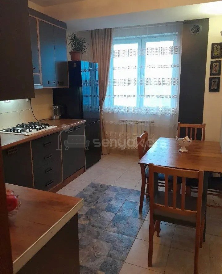 3 Սենյականոց Բնակարան, 75քմ, 10/13 հարկ, Նորմալ Վիճակում