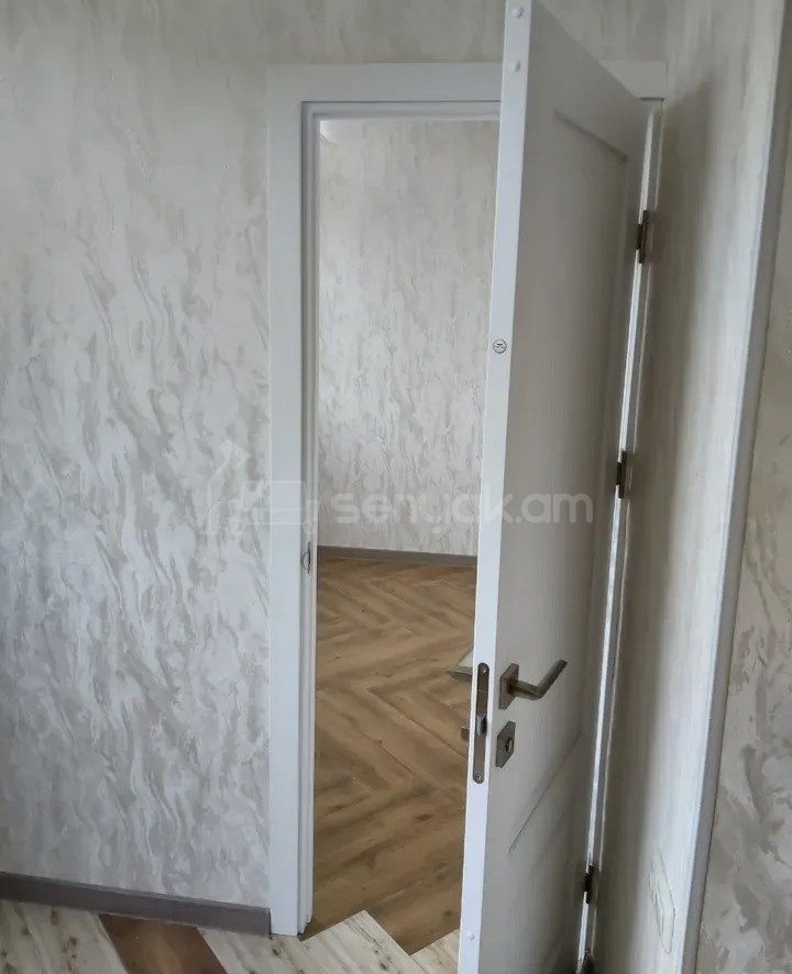 2 Սենյականոց Բնակարան Քարե Շենքում, 56քմ, 3/5 հարկ, Կապիտալ Վերանորոգված