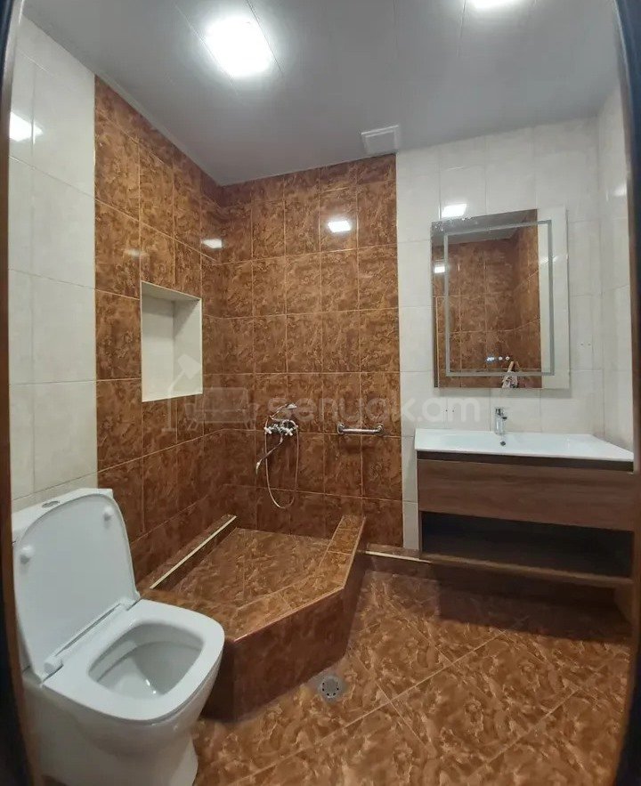 2 Սենյականոց Բնակարան Քարե Շենքում, 56քմ, 3/5 հարկ, Կապիտալ Վերանորոգված