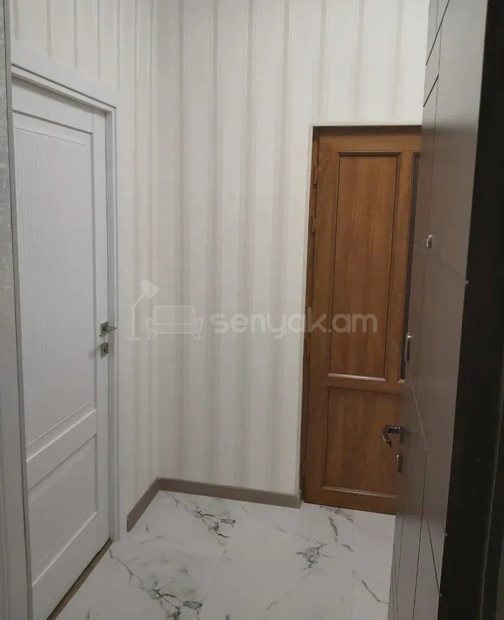 2 Սենյականոց Բնակարան Քարե Շենքում, 56քմ, 3/5 հարկ, Կապիտալ Վերանորոգված