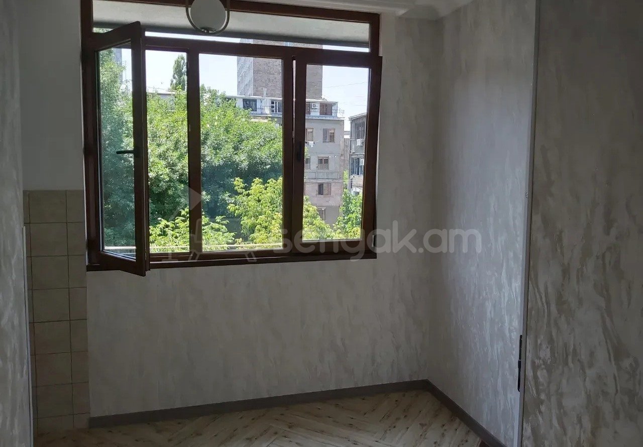 2 Սենյականոց Բնակարան Քարե Շենքում, 56քմ, 3/5 հարկ, Կապիտալ Վերանորոգված