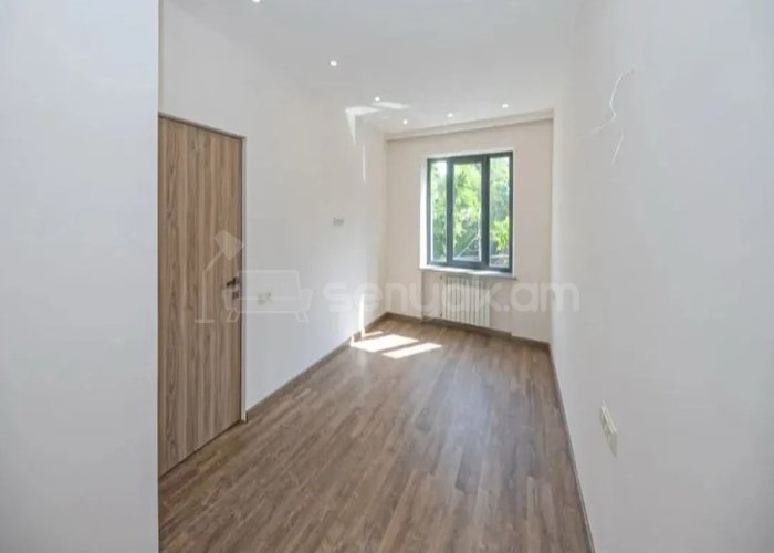 3 Սենյականոց Բնակարան Քարե Շենքում, 77քմ, 3/5 հարկ, Կապիտալ Վերանորոգված
