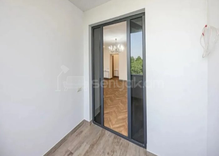3 Սենյականոց Բնակարան Քարե Շենքում, 77քմ, 3/5 հարկ, Կապիտալ Վերանորոգված