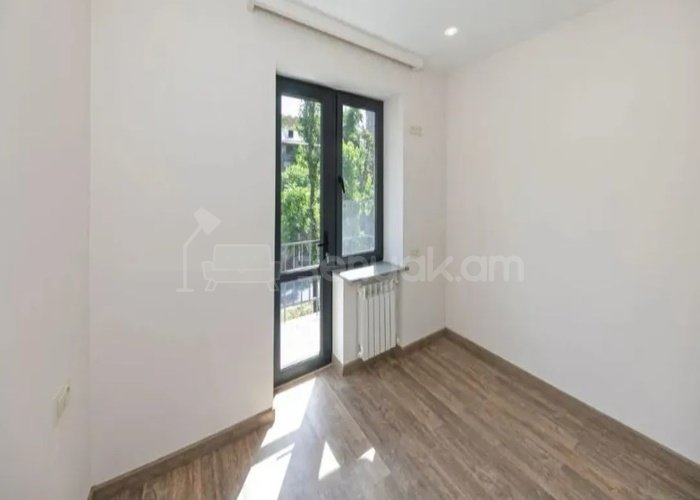 3 Սենյականոց Բնակարան Քարե Շենքում, 77քմ, 3/5 հարկ, Կապիտալ Վերանորոգված