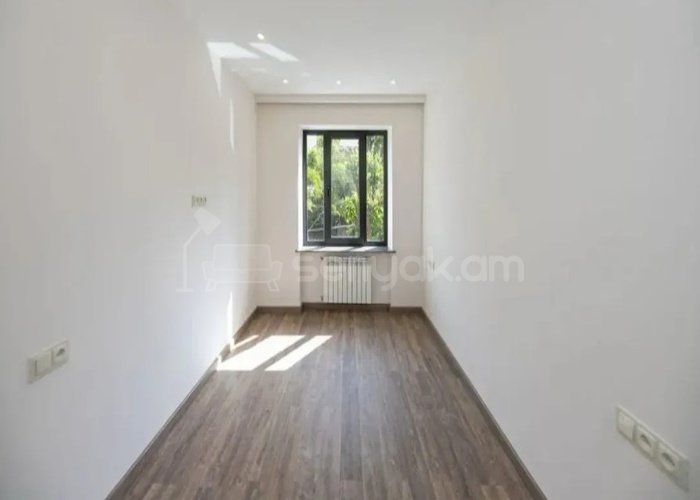 3 Սենյականոց Բնակարան Քարե Շենքում, 77քմ, 3/5 հարկ, Կապիտալ Վերանորոգված