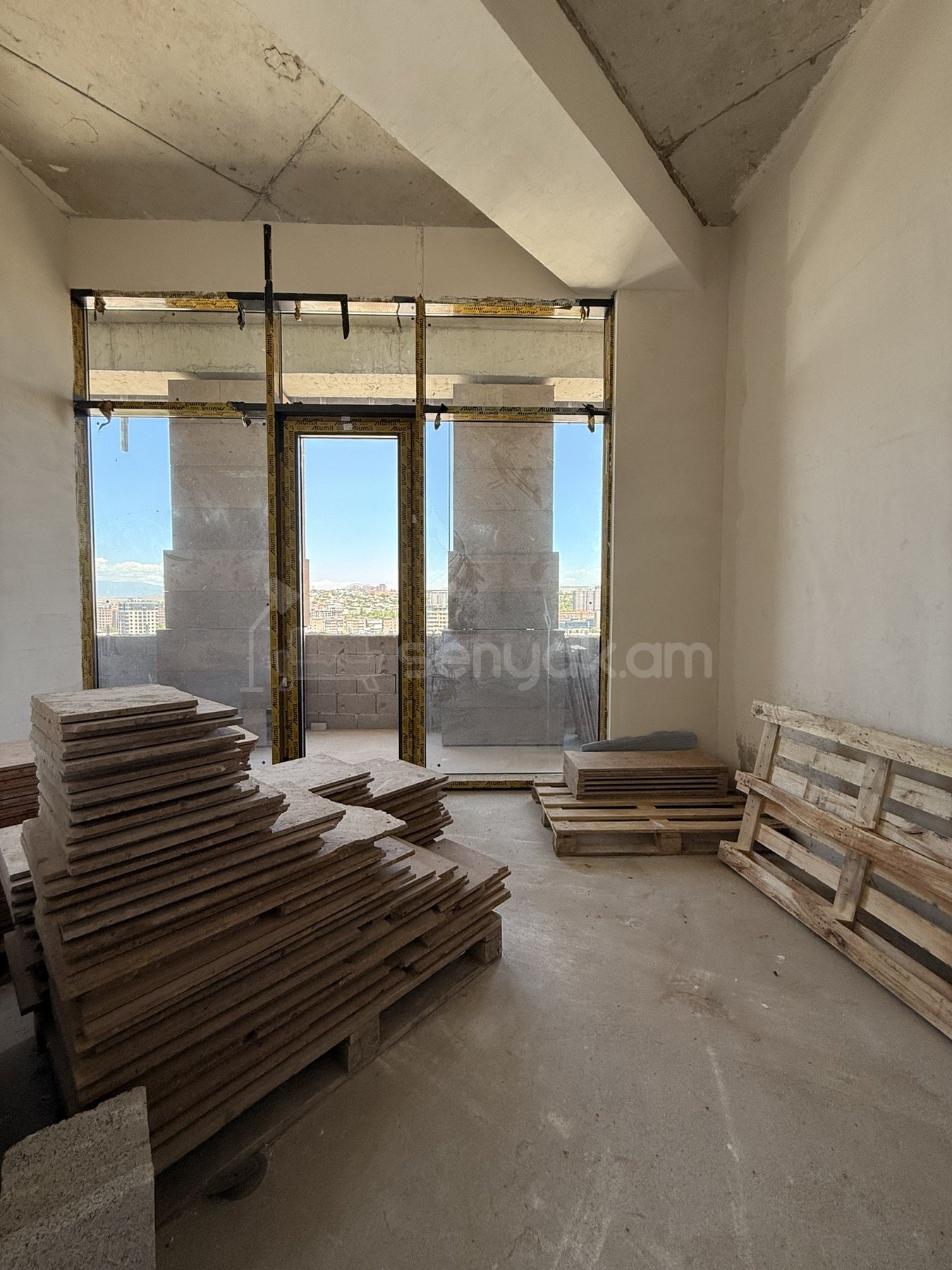 4 Սենյականոց Բնակարան Նորակառույցում, 186քմ, 17/19 հարկ, Զրոյական Վիճակում