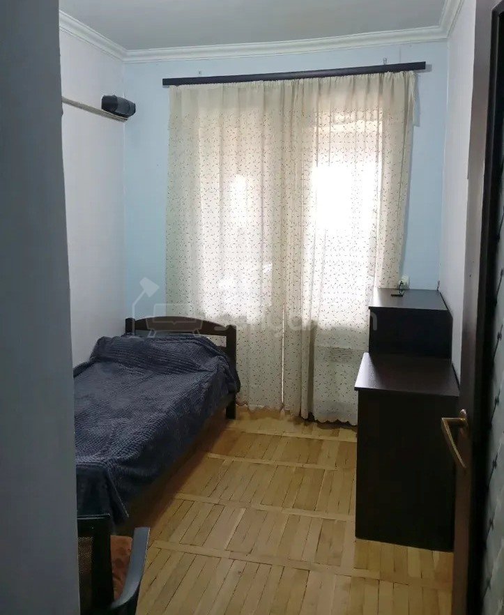 3 Սենյականոց Բնակարան Քարե Շենքում, 69քմ, 2/5 հարկ, Նորմալ Վիճակում