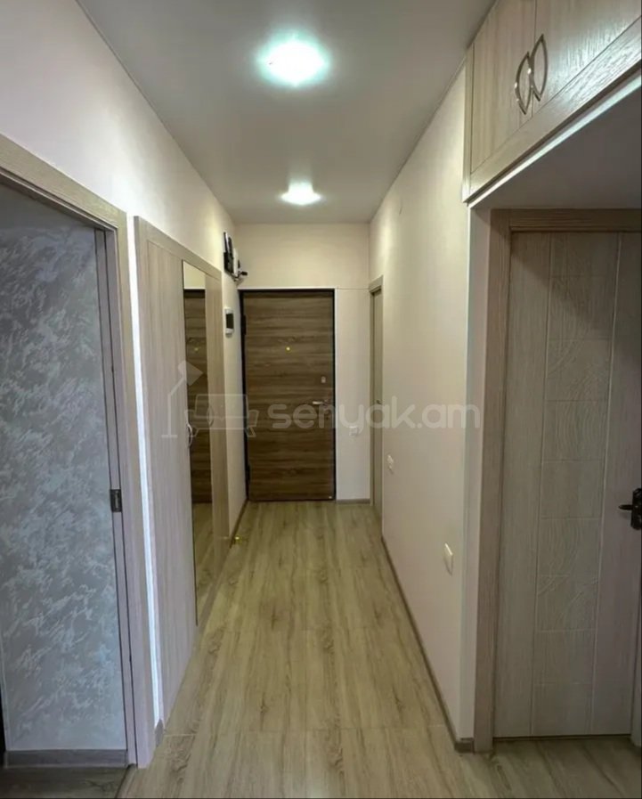 3 Սենյականոց Բնակարան Քարե Շենքում, 75քմ, 5/5 հարկ, Կապիտալ Վերանորոգված