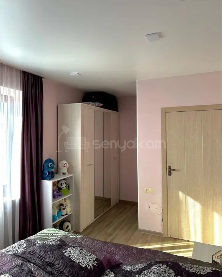 3 Սենյականոց Բնակարան Քարե Շենքում, 75քմ, 5/5 հարկ, Կապիտալ Վերանորոգված