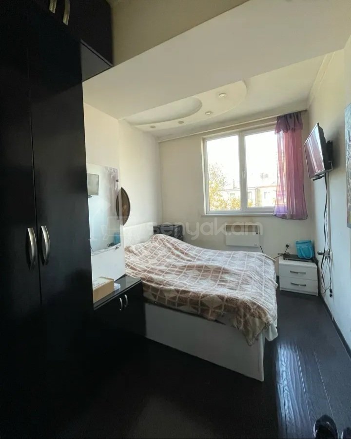 3 Սենյականոց Բնակարան Քարե Շենքում, 45քմ, 5/5 հարկ, Կապիտալ Վերանորոգված