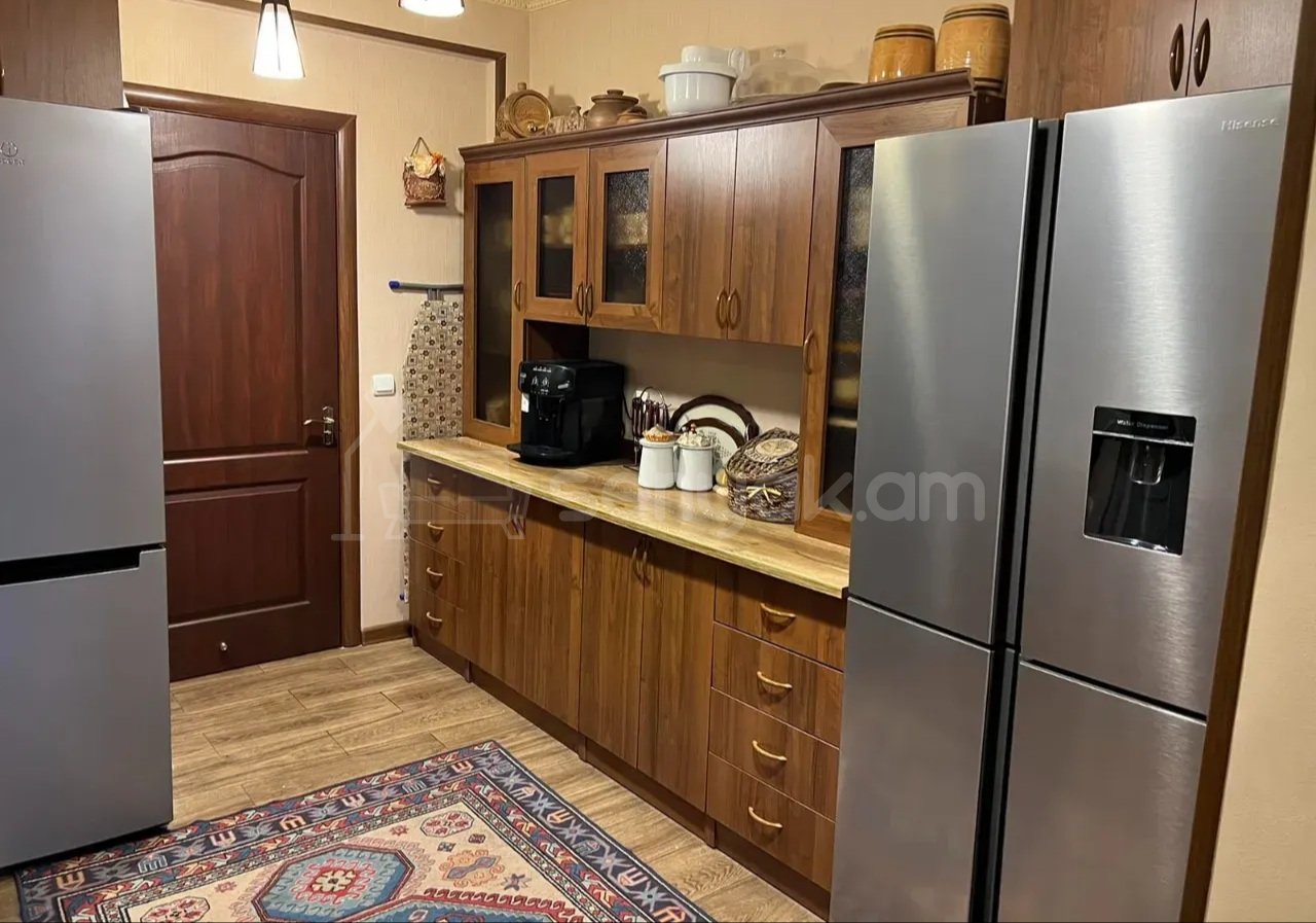 3 Սենյականոց Բնակարան Քարե Շենքում, 95քմ, 5/5 հարկ, Կապիտալ Վերանորոգված
