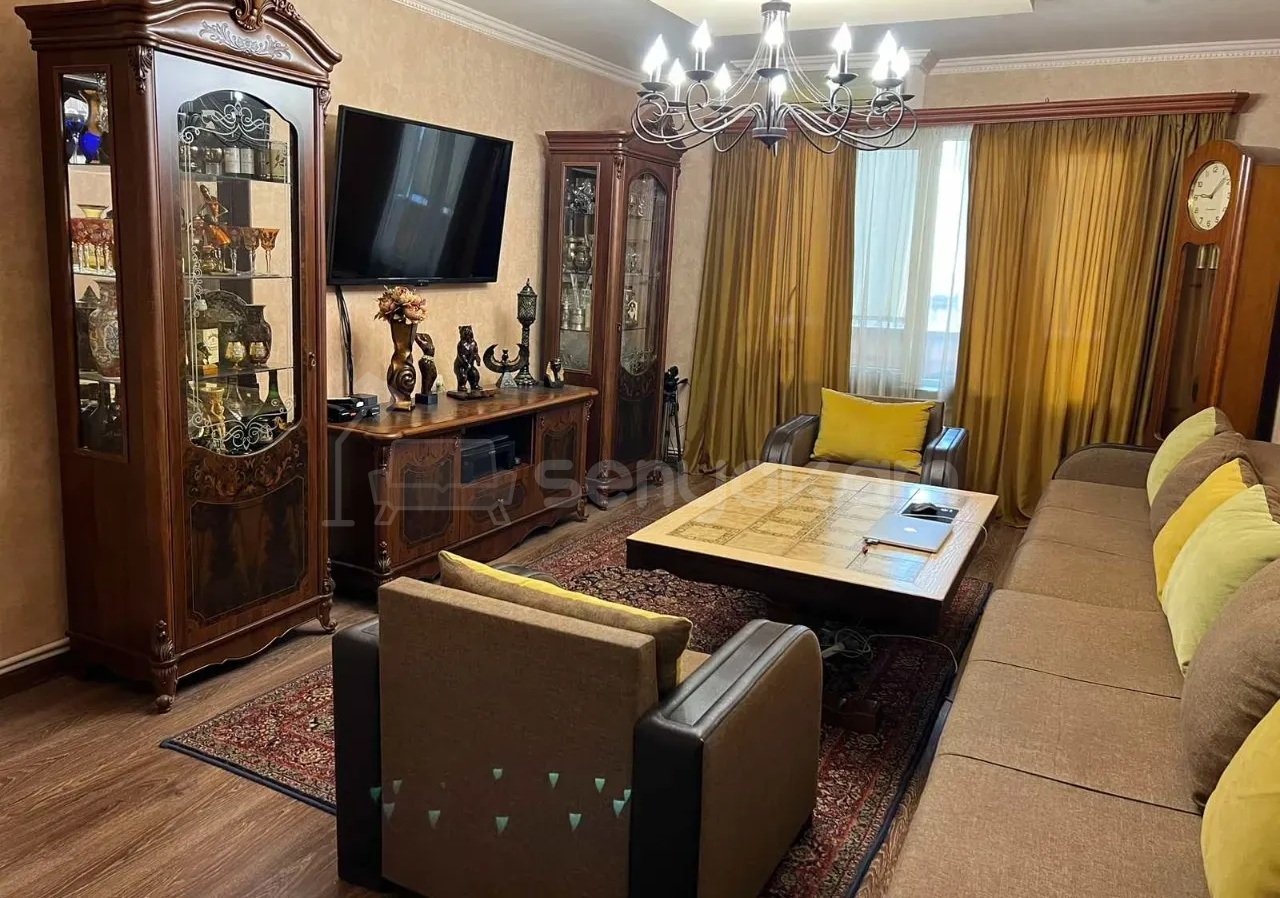 3 Սենյականոց Բնակարան Քարե Շենքում, 95քմ, 5/5 հարկ, Կապիտալ Վերանորոգված