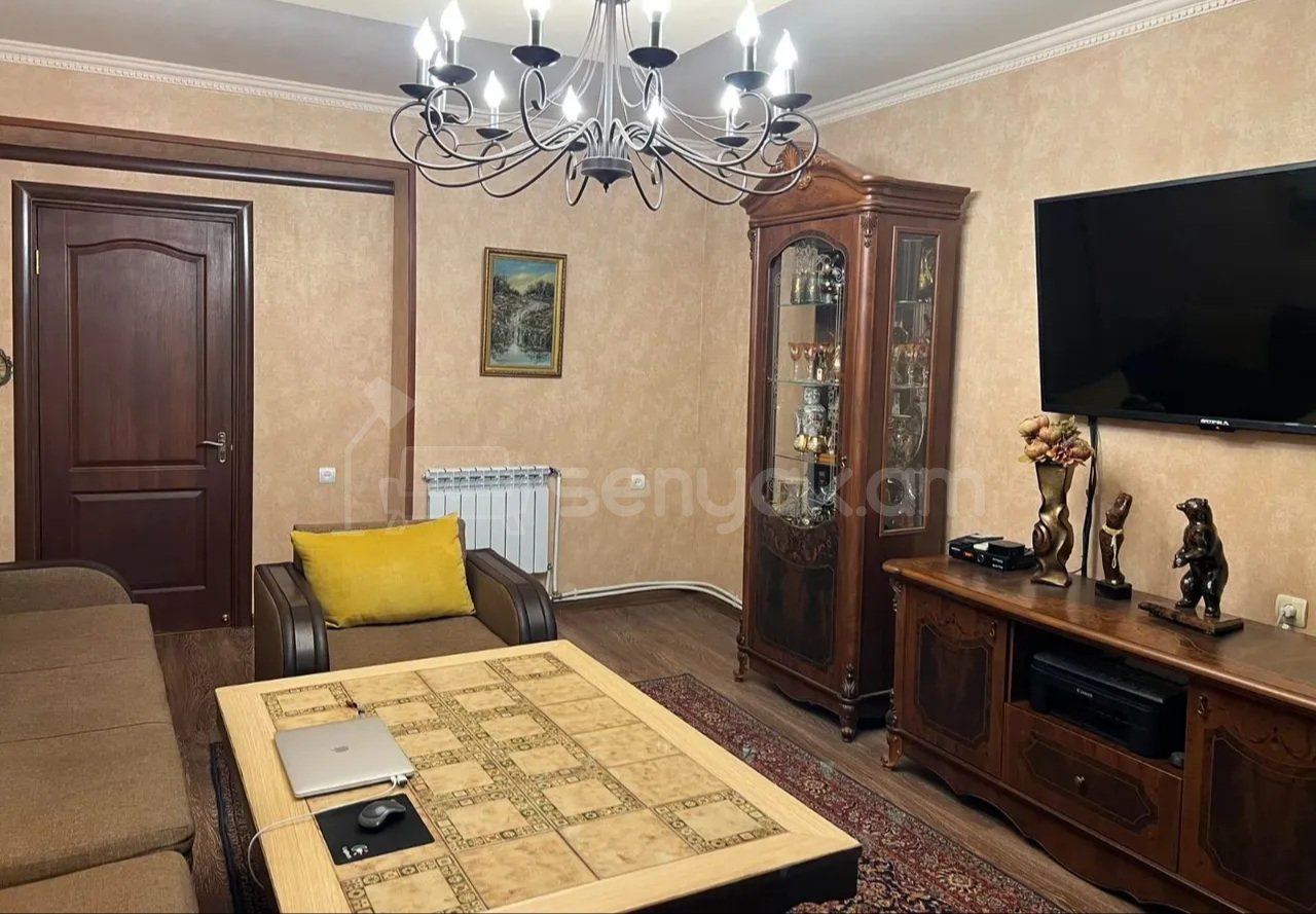 3 Սենյականոց Բնակարան Քարե Շենքում, 95քմ, 5/5 հարկ, Կապիտալ Վերանորոգված