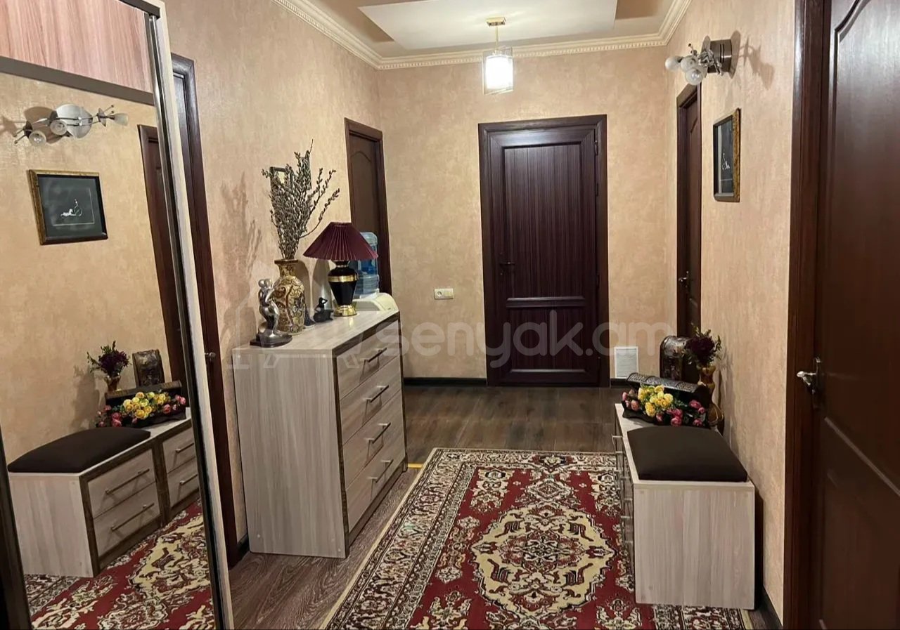 3 Սենյականոց Բնակարան Քարե Շենքում, 95քմ, 5/5 հարկ, Կապիտալ Վերանորոգված