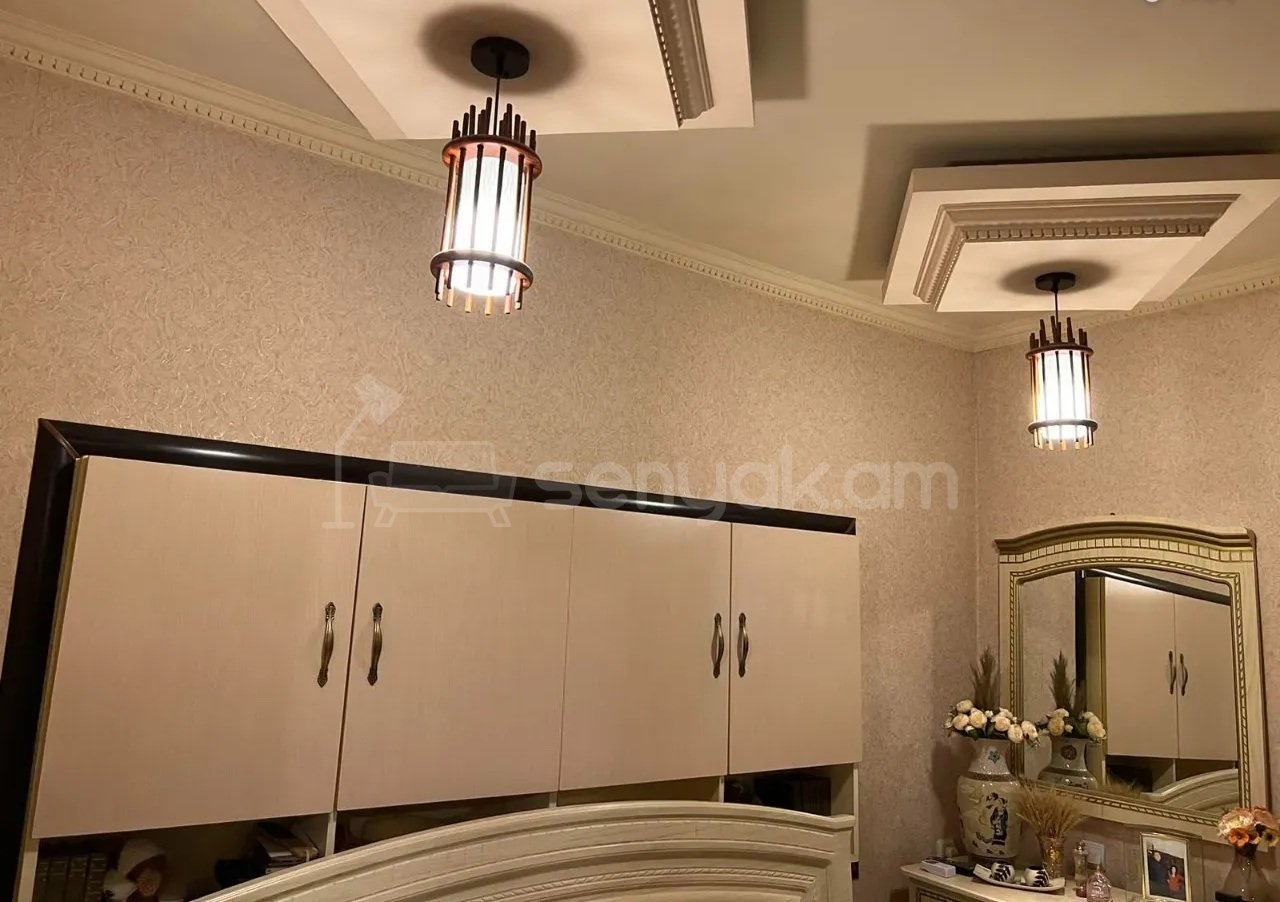 3 Սենյականոց Բնակարան Քարե Շենքում, 95քմ, 5/5 հարկ, Կապիտալ Վերանորոգված