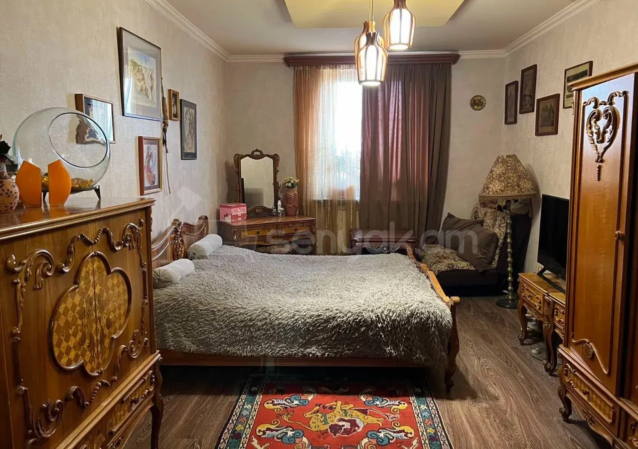 3 Սենյականոց Բնակարան Քարե Շենքում, 95քմ, 5/5 հարկ, Կապիտալ Վերանորոգված