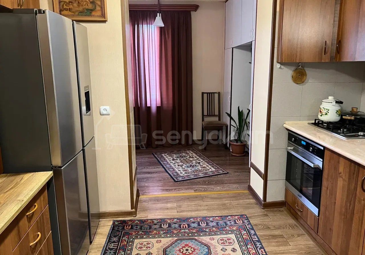 3 Սենյականոց Բնակարան Քարե Շենքում, 95քմ, 5/5 հարկ, Կապիտալ Վերանորոգված