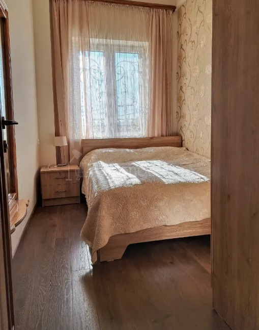 3 Սենյականոց Բնակարան Քարե Շենքում, 80քմ, 3/3 հարկ, Կապիտալ Վերանորոգված, Կահավորված