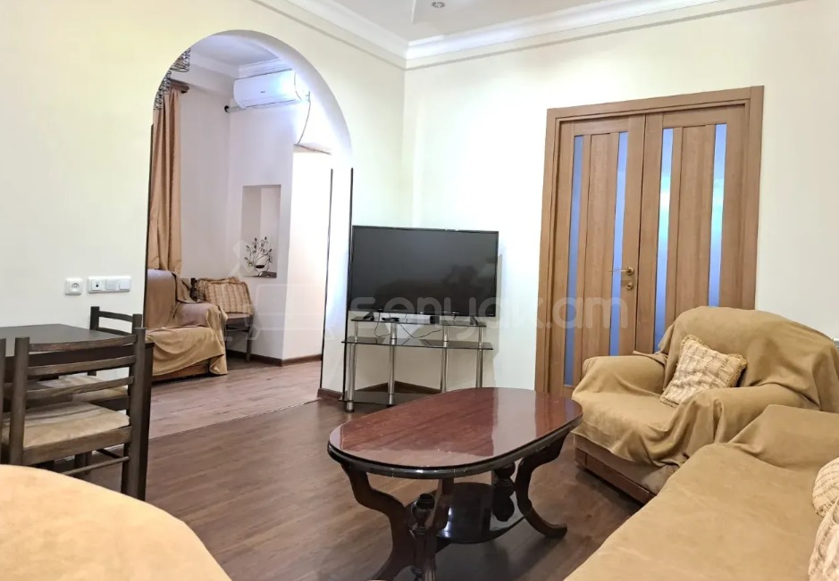 3 Սենյականոց Բնակարան Քարե Շենքում, 80քմ, 3/3 հարկ, Կապիտալ Վերանորոգված, Կահավորված