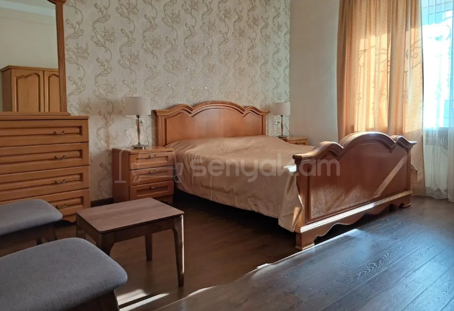 3 Սենյականոց Բնակարան Քարե Շենքում, 80քմ, 3/3 հարկ, Կապիտալ Վերանորոգված, Կահավորված