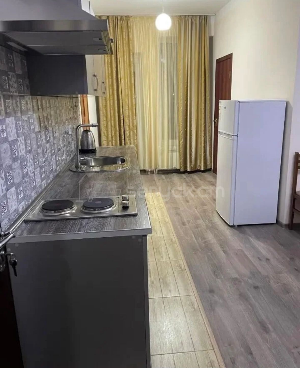 2 Սենյականոց Բնակարան Քարե Շենքում, 40քմ, 2/2 հարկ, Կապիտալ Վերանորոգված, Կահավորված