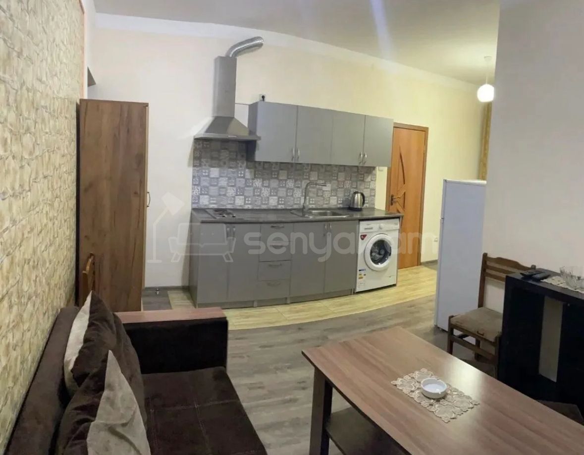 2 Սենյականոց Բնակարան Քարե Շենքում, 40քմ, 2/2 հարկ, Կապիտալ Վերանորոգված, Կահավորված