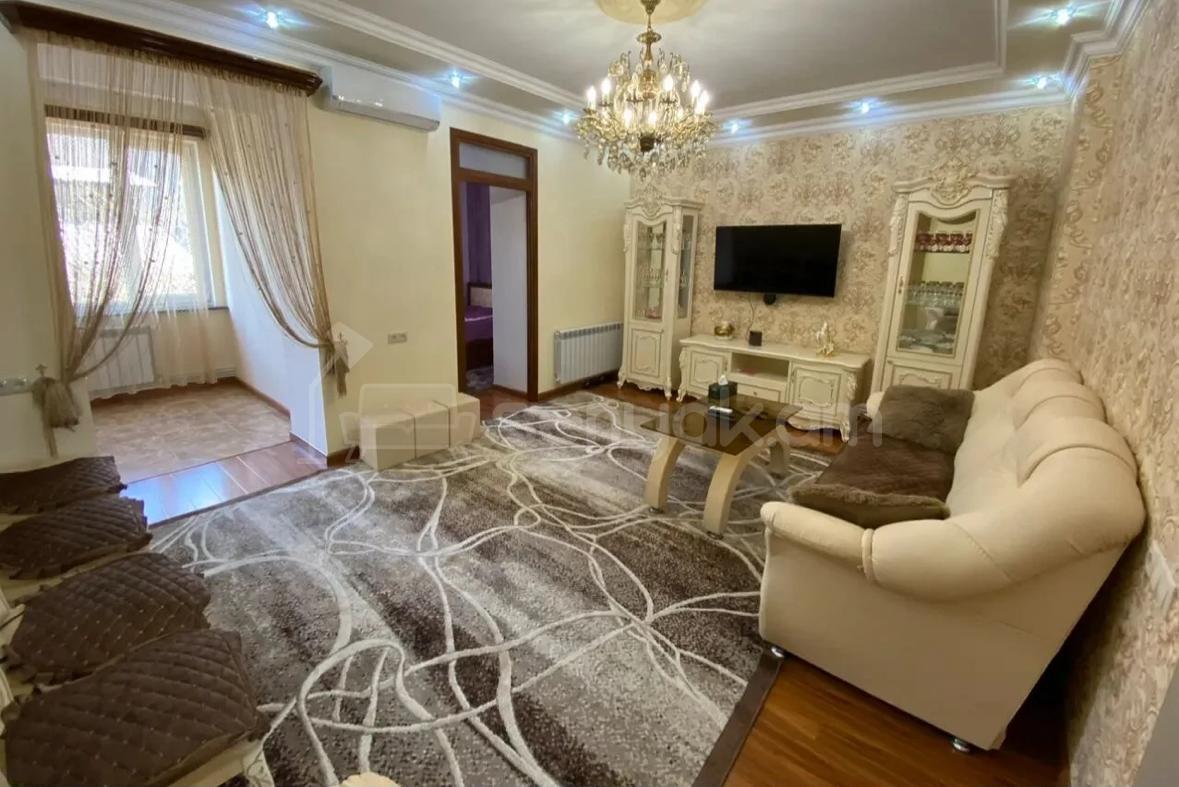 3 Սենյականոց Բնակարան Քարե Շենքում, 73քմ, 2/4 հարկ, Դիզայներական Վերանորոգված, Կահավորված