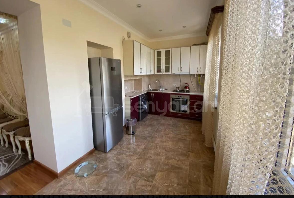 3 Սենյականոց Բնակարան Քարե Շենքում, 73քմ, 2/4 հարկ, Դիզայներական Վերանորոգված, Կահավորված