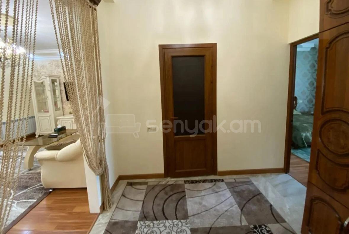 3 Սենյականոց Բնակարան Քարե Շենքում, 73քմ, 2/4 հարկ, Դիզայներական Վերանորոգված, Կահավորված
