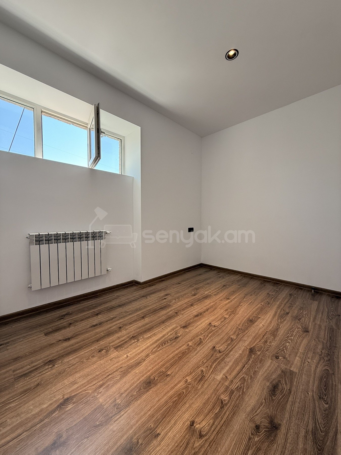 2 Սենյականոց Բնակարան Քարե Շենքում, 50քմ, 4/5 հարկ, Կապիտալ Վերանորոգված